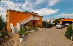 3 Bedroom Gorgeous Apartment In Vodice